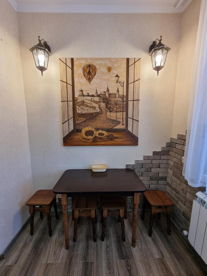 Petropavlivska Apartment Тиха Вуличка В Центрі Старого Міста Kam'janec'-Podil's'kyj Esterno foto